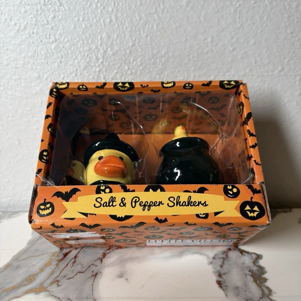 Little Village Transpac Halloween Cauldron Salt Pepper Shaker Set NIB Ceramic